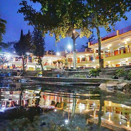 Pandu Lakeside Hotel Parapat Eksteriør billede
