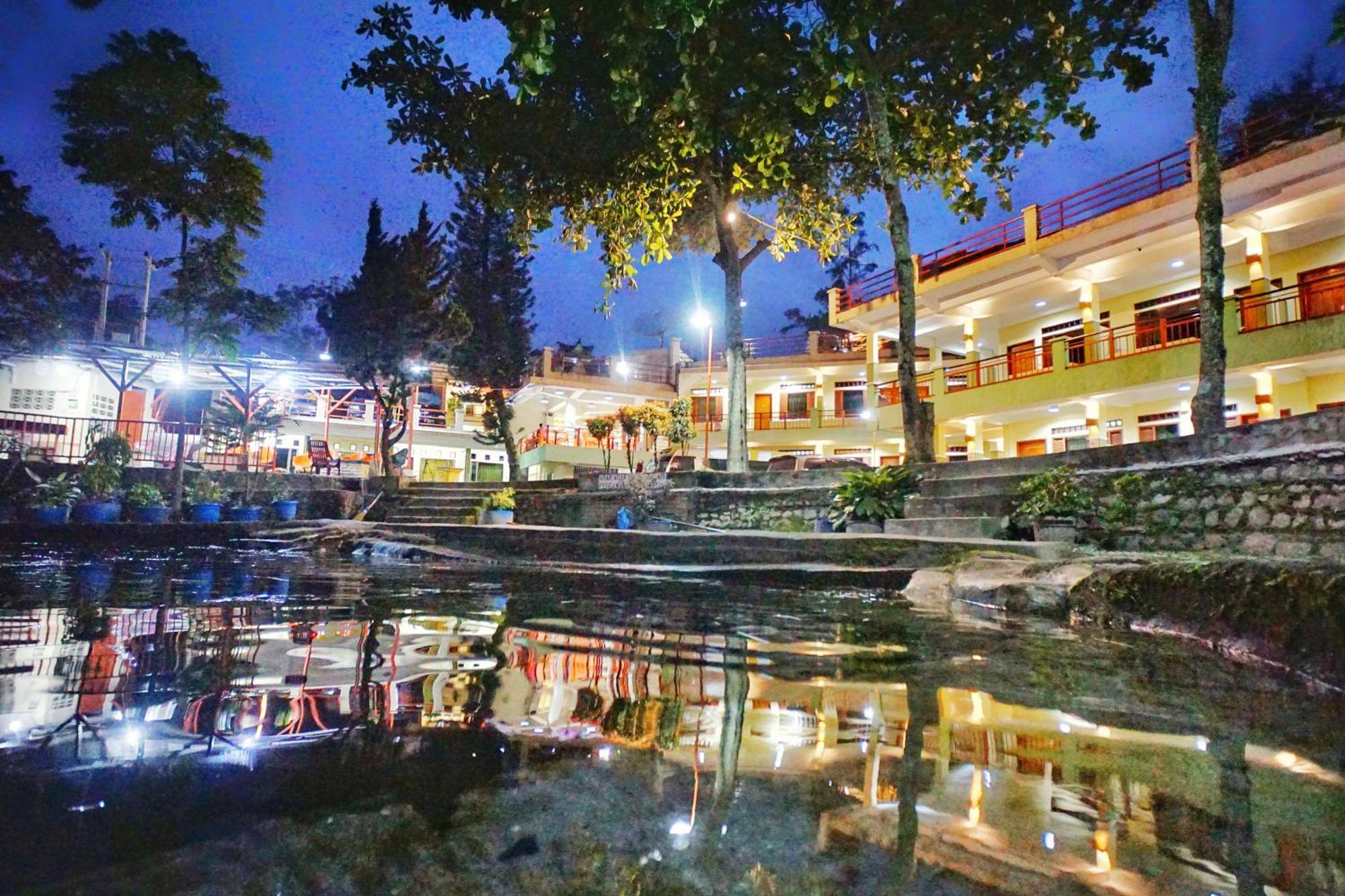 Pandu Lakeside Hotel Parapat Eksteriør billede