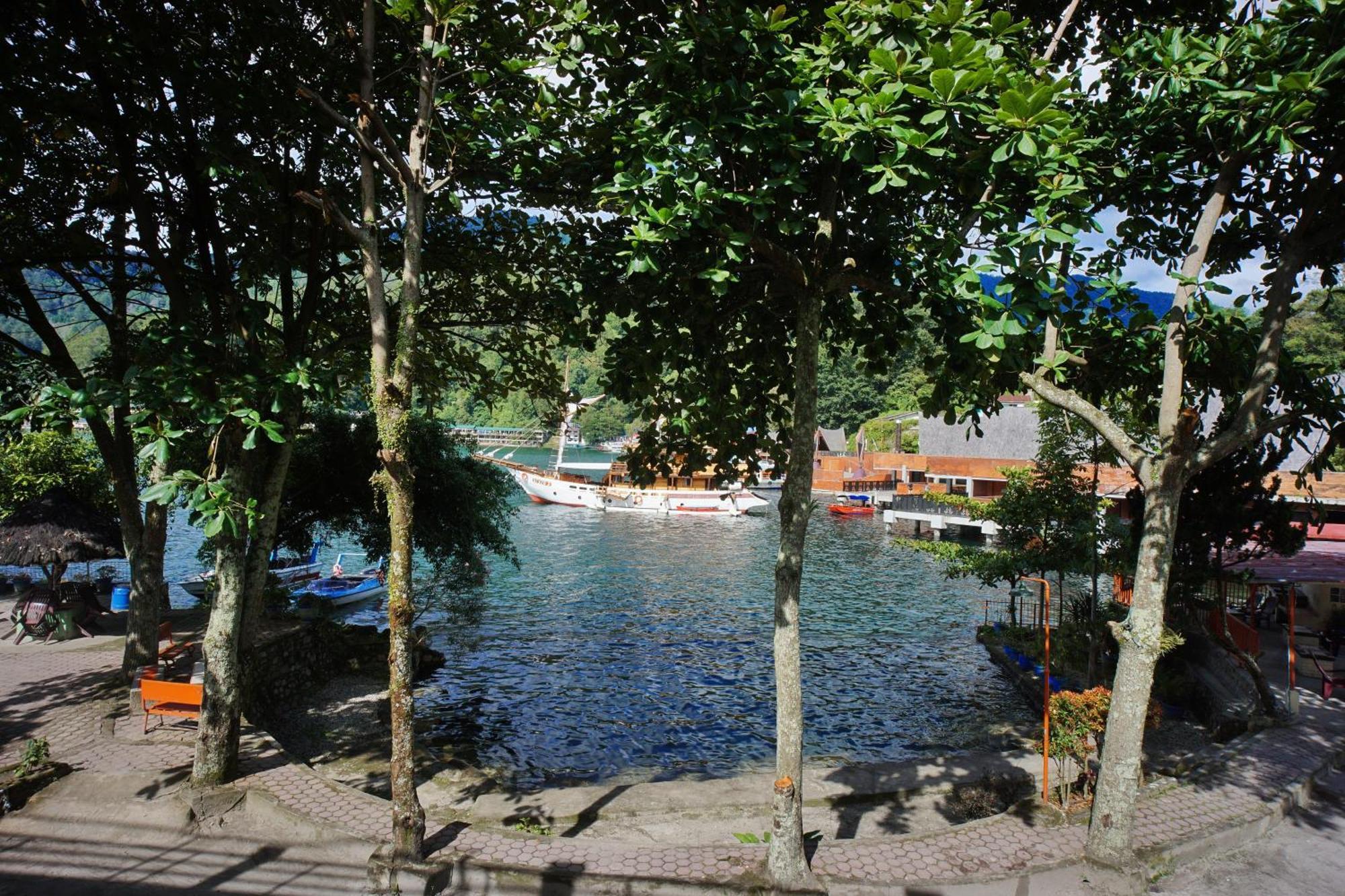 Pandu Lakeside Hotel Parapat Eksteriør billede