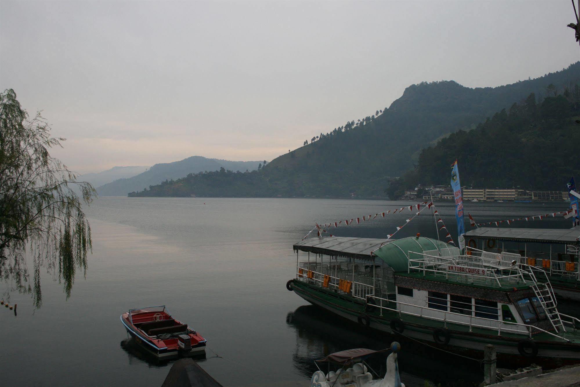 Pandu Lakeside Hotel Parapat Eksteriør billede